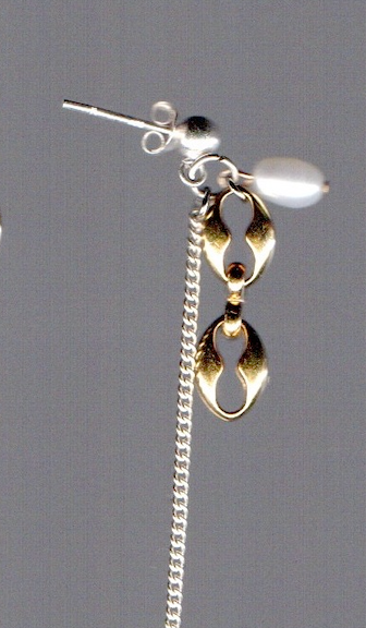 Boucle d'oreille upcyclée Lee