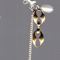 Boucle d'oreille upcyclée Lee