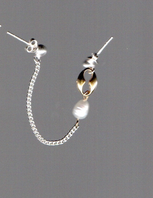 Boucle d'oreille upcyclée Lee