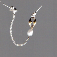 Boucle d'oreille upcyclée Lee