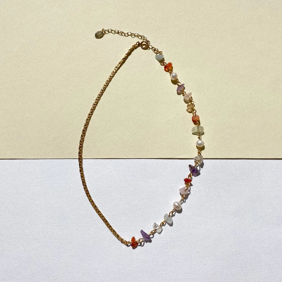 Collier upcyclé mi-chaînes mi-pierres
