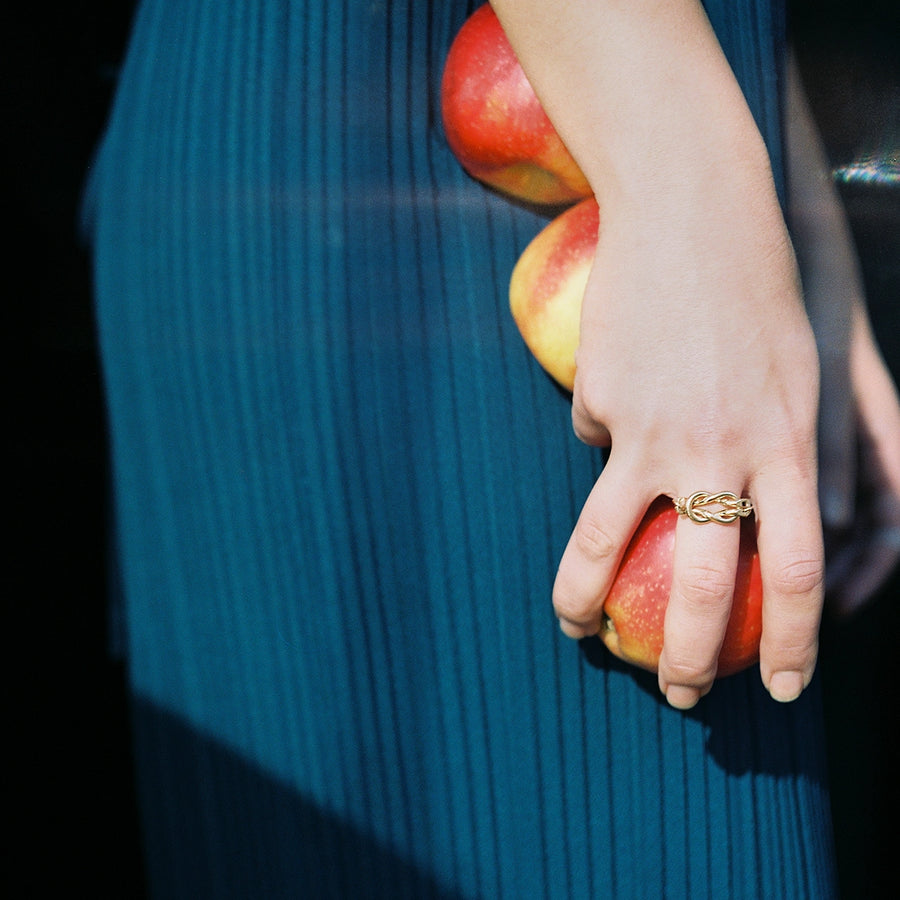 Bague upcyclée, réalisée avec une chaîne plaquée or.