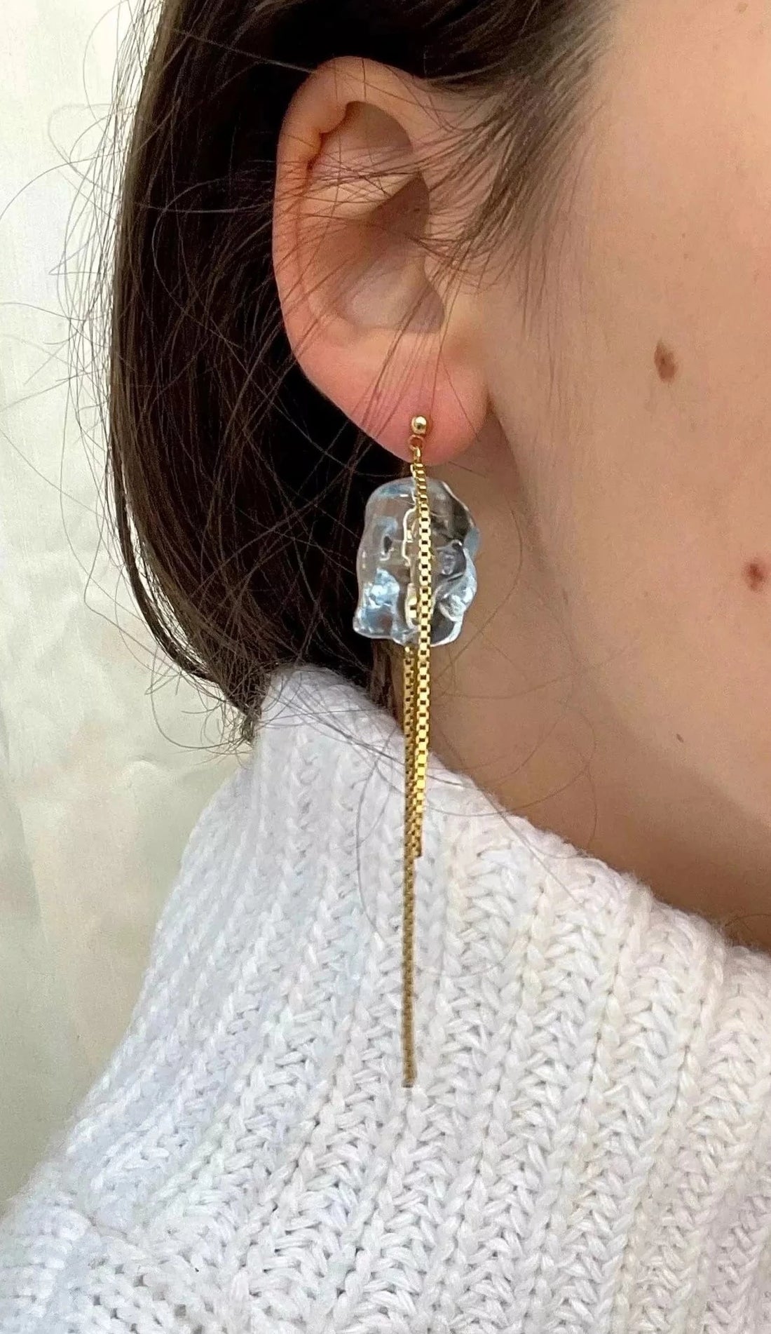 Ice cube earring and gold-plated chain 