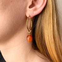 Upcycled hoop earrings decorated with a stone and a chain 