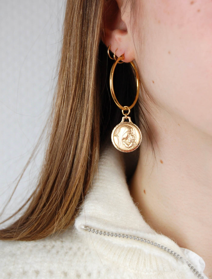 Créoles upcyclées perles et médaille